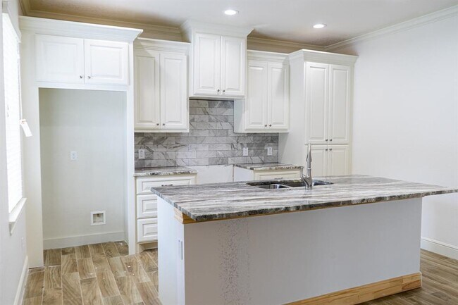 Building Photo - 2606 Appian Way