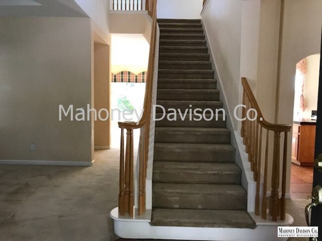 Building Photo - 404 Sparrow Ln