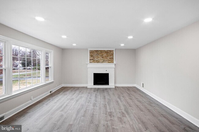 Building Photo - 1828 Marsh Rd