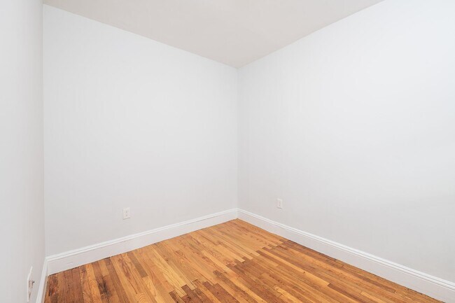 Photo - Mission Hill 2bed for $2850 - no broker fee Apartment