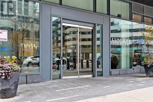 Building Photo - 770 Bay St.