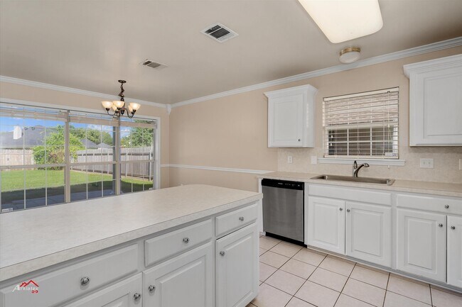 Building Photo - 2505 Brookhaven Dr