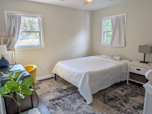 Habitación en alquiler - 4523 W Montague Ave