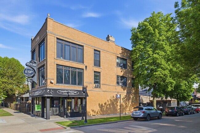Building Photo - 4159 W Fullerton Ave