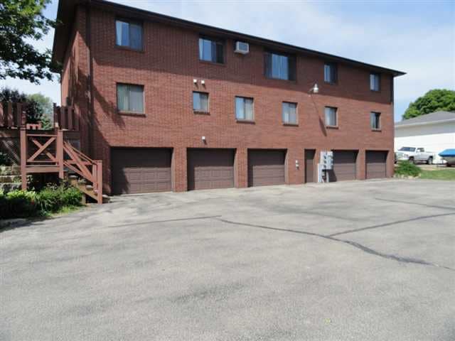 Building Photo - 725 Duggan Dr