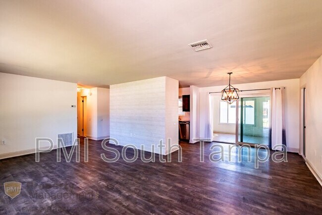 Foto del edificio - 12174 83rd Ave N