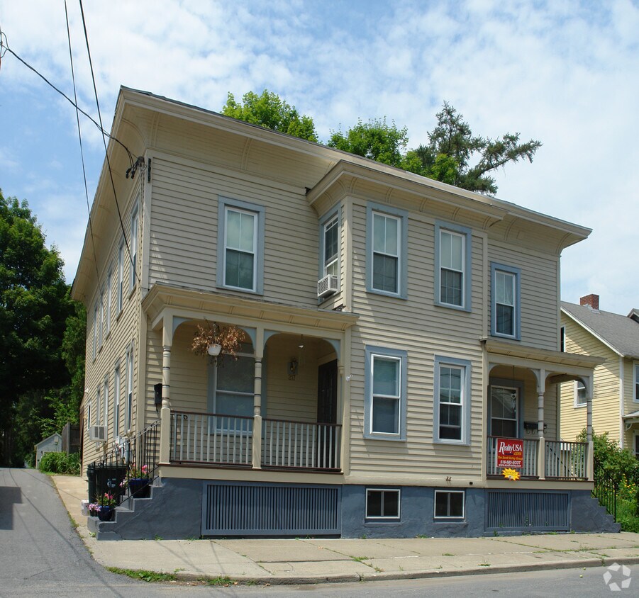 Building Photo - 217-219 Elm St