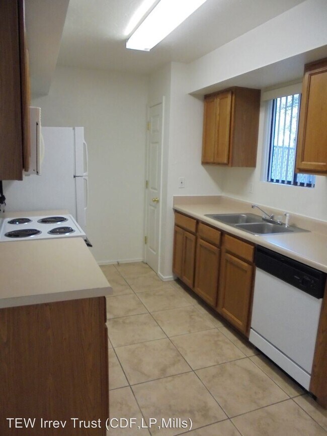 Foto del edificio - 328-338 E Limberlost Dr