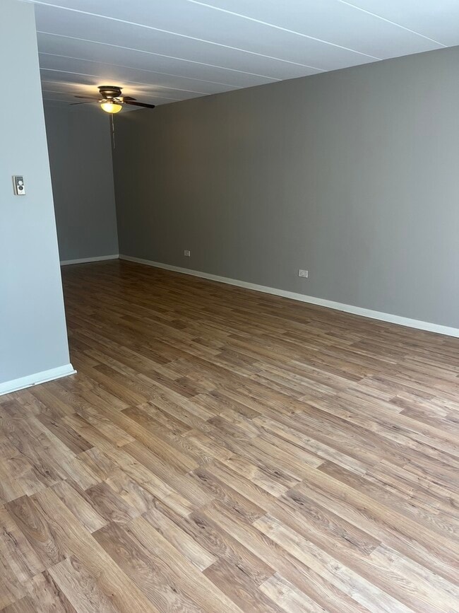 Building Photo - 10316 S Komensky Ave