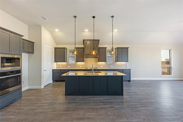 Building Photo - 2813 Carisbrooke St