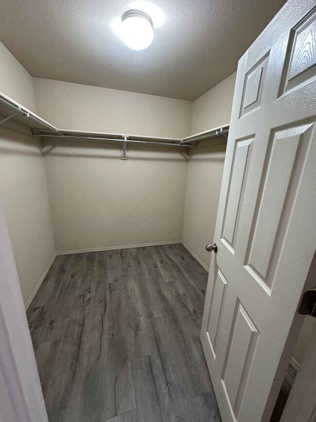 Building Photo - Country Living AND Convenience