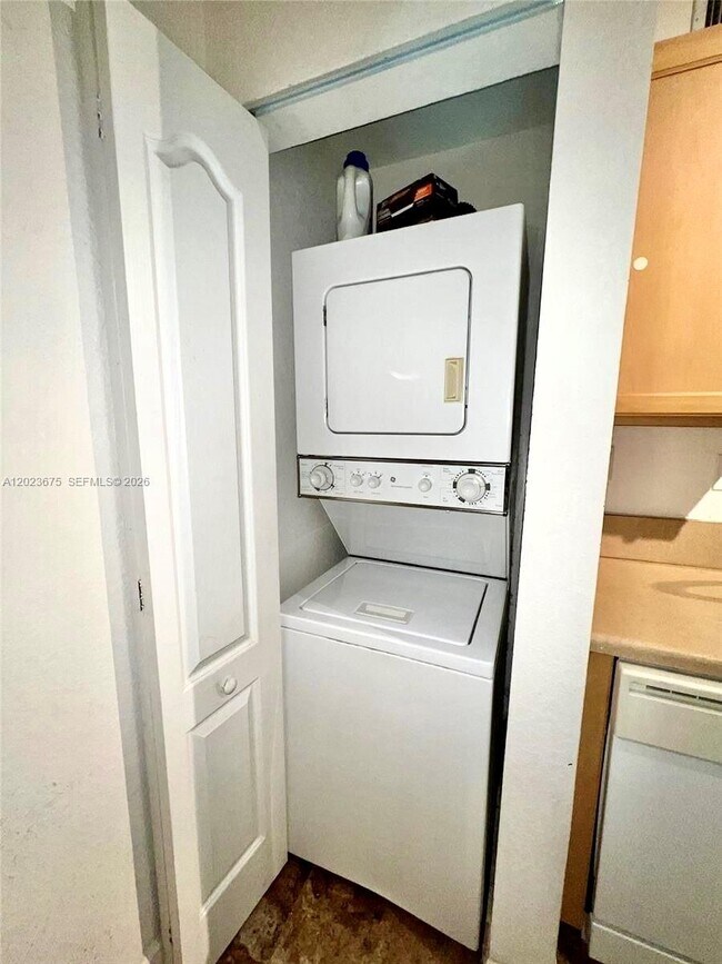 Foto del edificio - 6001 SW 70th St