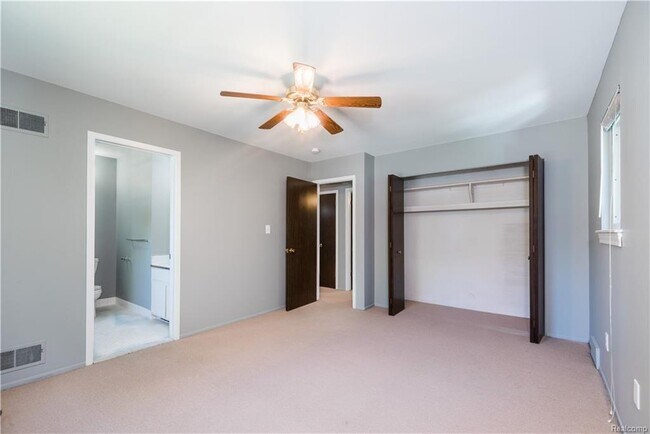 Foto del edificio - 215 Woodsboro Drive