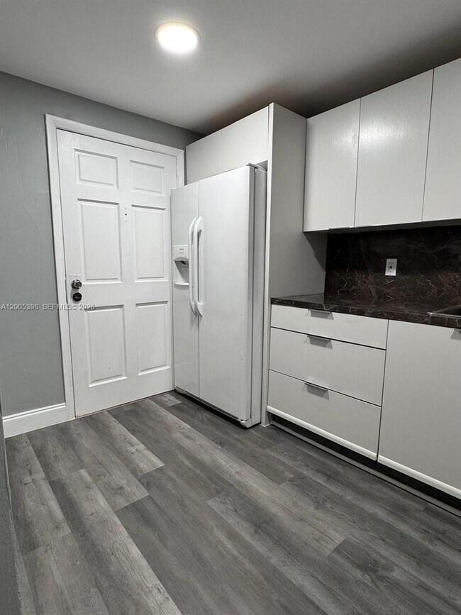 Foto del edificio - 301 NW 177th St