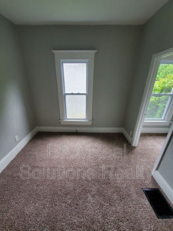 Building Photo - 2712 Fern Ave
