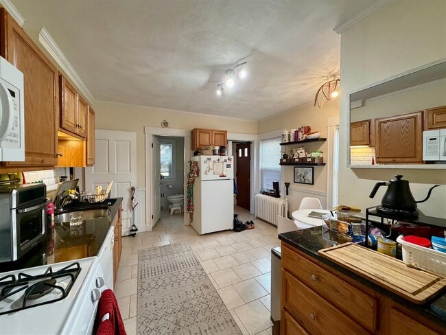 Building Photo - 134 N Union St