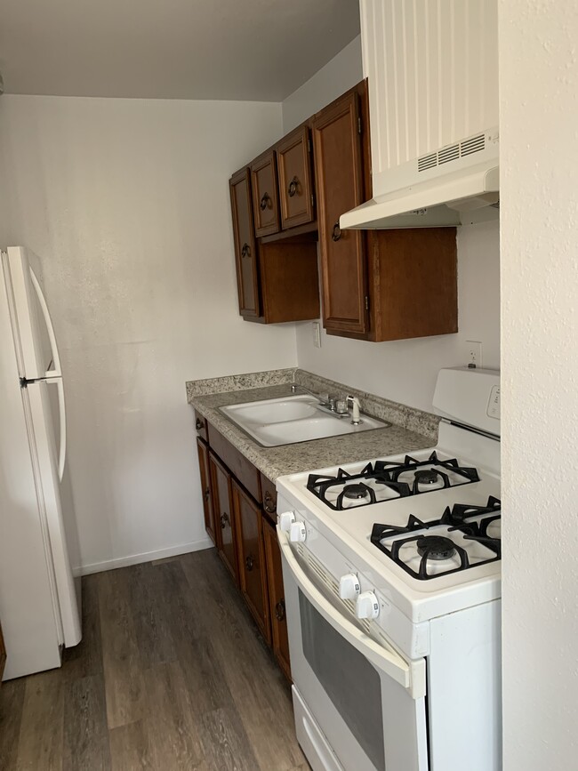 Kitchen - 391 Garrett Ave