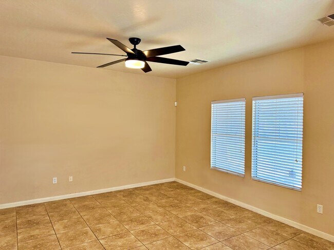 Building Photo - 1551 S Owl Dr