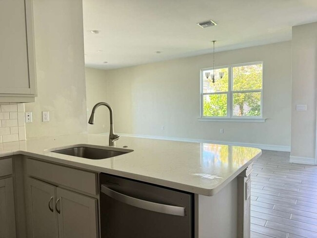 Building Photo - Live the Southwest Florida lifestyle in this lakefront villa in South Naples!