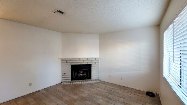 Building Photo - 5245 Child Ct