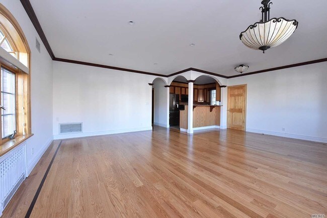 Foto del edificio - 58-31 256th St