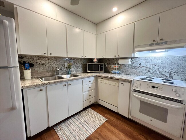 Foto del edificio - 6239 Bay Club Dr