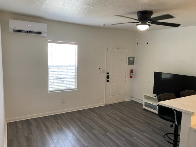 Building Photo - 5415 Buena Vista St