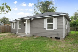 Building Photo - 611 93rd St