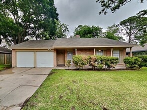 Building Photo - 809 Lochmoor Ln