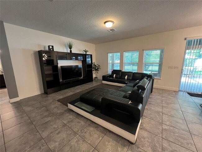 Foto del edificio - 5240 Landmark Dr