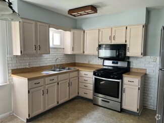 Building Photo - 5242 Pine Tree Ln