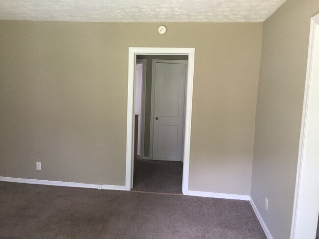 Foto del edificio - **ON HOLD**East Columbus 2 Bedroom / 1 Bat...