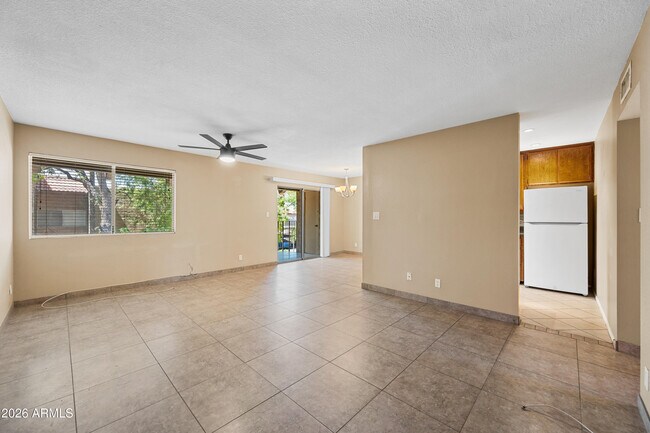 Building Photo - 5525 E Thomas Rd