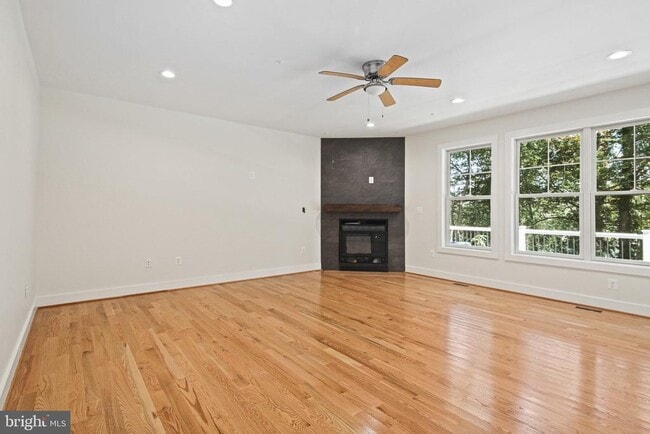 Building Photo - 922 Waterview Dr
