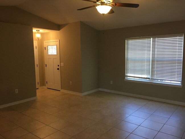 Building Photo - 5980 Savannah Dr