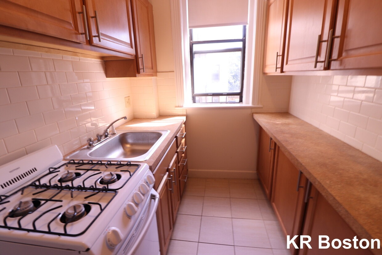 Primary Photo - 1168 Commonwealth Ave