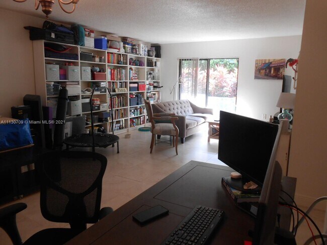 Foto del edificio - 9020 NE 8th Ave