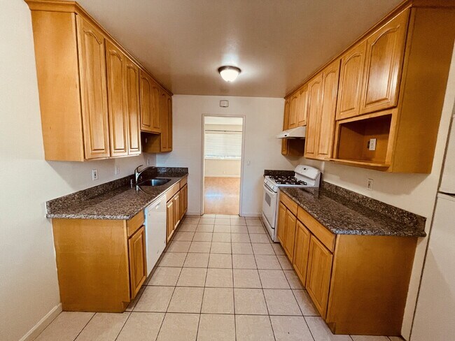 Foto del edificio - Peaceful 2-Bedroom Duplex with Private Yard & Bonus Studio Shed (San Jose)