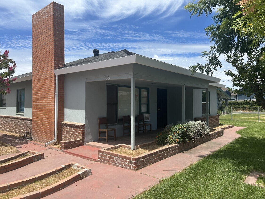 Foto principal - 1301 Higbee Dr