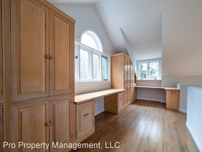 Building Photo - 4 br, 2.5 bath House - 28 Mountain Road
