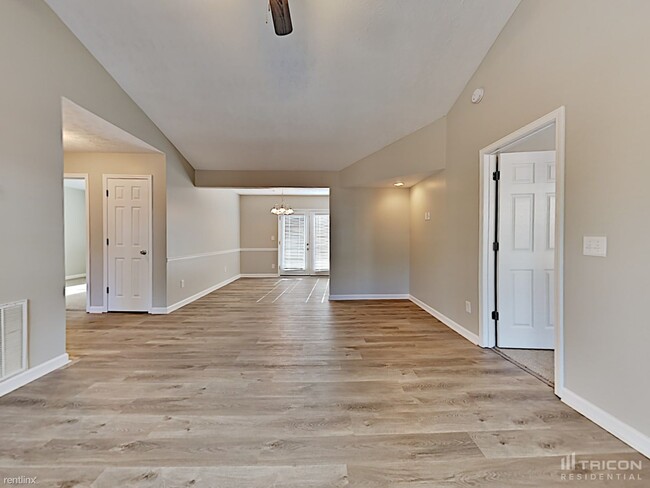 Building Photo - 46 Pamela Way