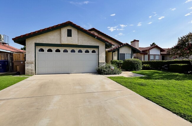 Building Photo - 3 Bedrooms with an office in Southwest Bakersfield!!