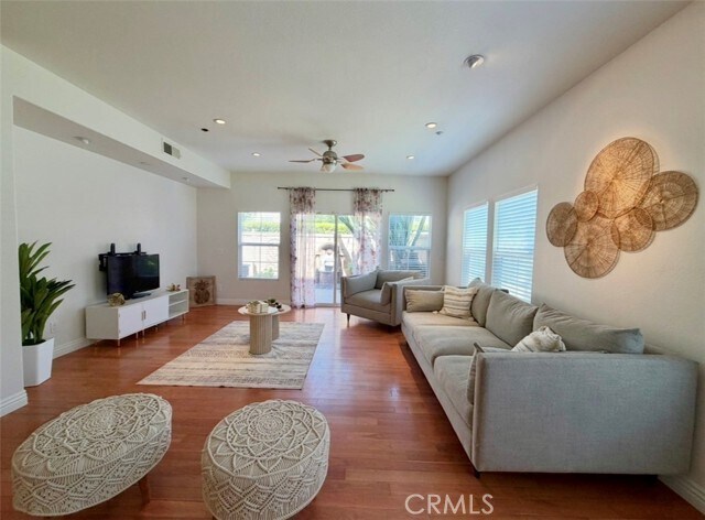 Foto del edificio - 7331 Shelby Pl