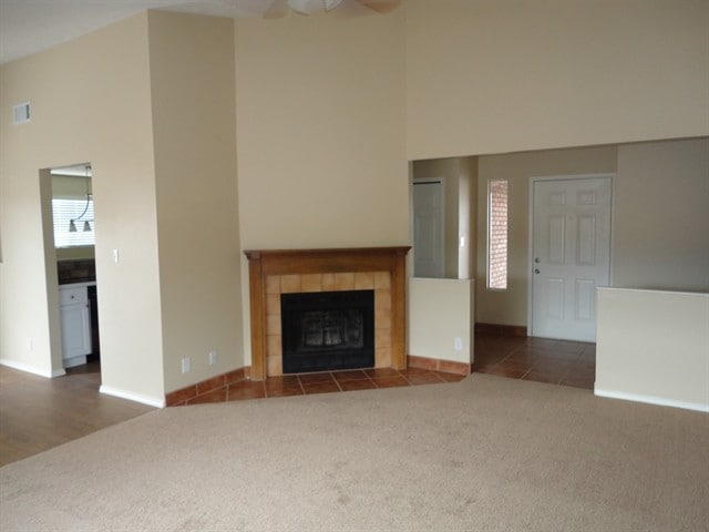 Building Photo - 916 Western Hills Dr SE