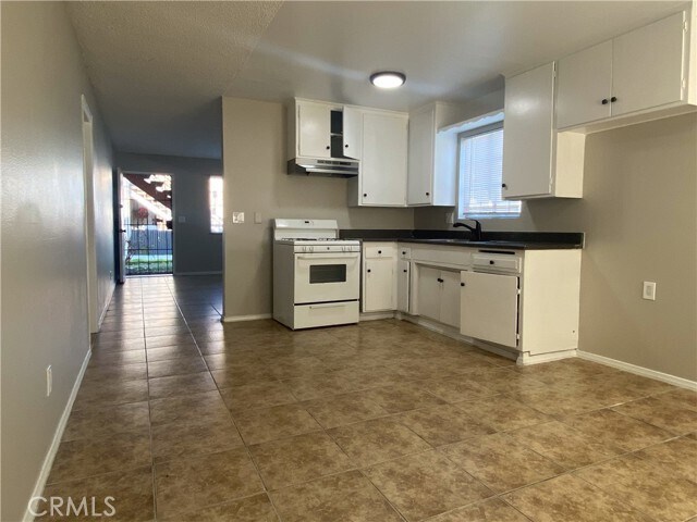 Foto del edificio - 1023 W 8th St