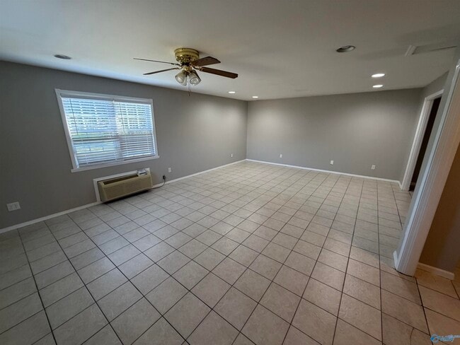 Building Photo - 1004 Brighton Cir SE