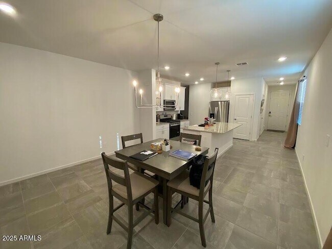 Foto del edificio - 3022 Hayden Rose Ave
