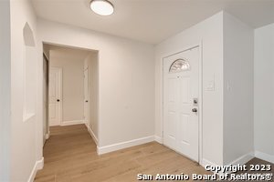 Building Photo - 1111 Creek Knoll