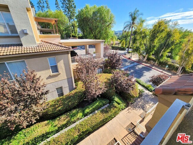 Foto del edificio - 5240 Premiere Hls Dr