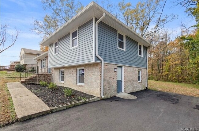 Building Photo - 1224 W Roslyn Rd